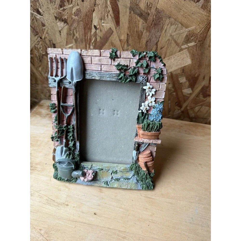 1999 Garden Tools Flowers Plants Dimensional 3.5 x 5 Photo Frame Stand